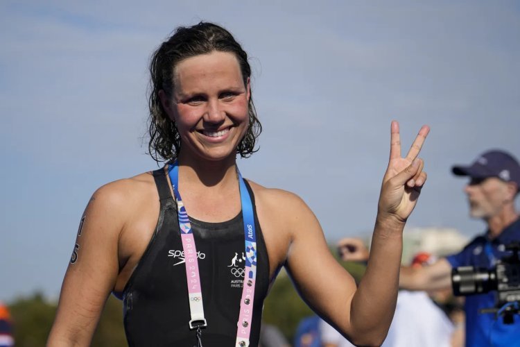Moesha Johnson wins Australia’s first 10km open-water gold at world championships